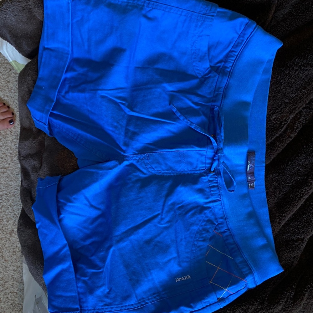 Womens Prana elastic waist shorts. Hardly worn. Almost like new. Great color.